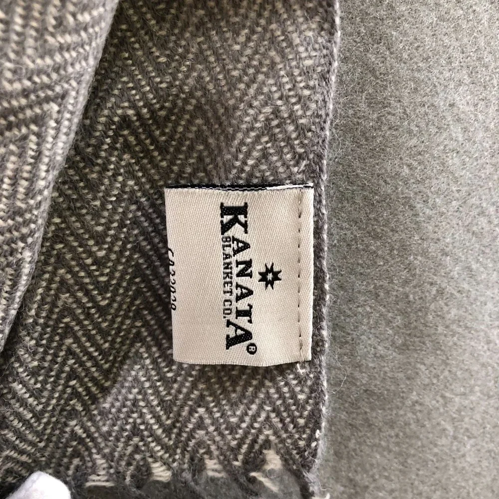 Kanata Blanket Co. Grey Wool Blend Scarf Unisex Fringe‎ Rectangle